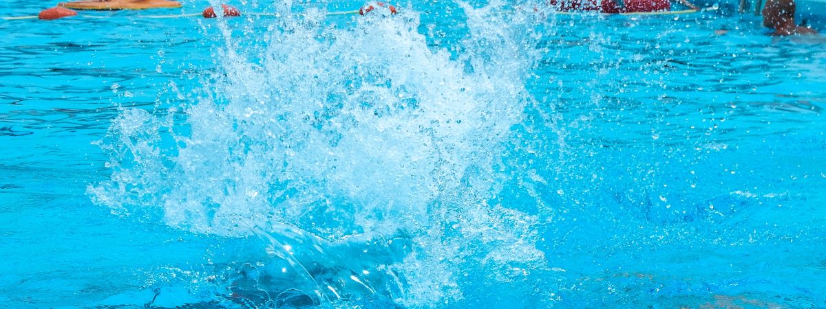 Эта ужасная потеря потрясла местное сообщество и подняла важные вопросы об ответственности в парках развлечений.